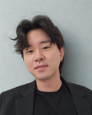 Headshot of Gene T. Kim.