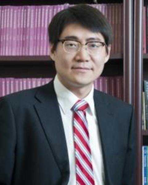Headshot of Yuhua Wang